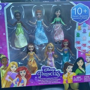 ✨Disney Princess Celebration Pack~ 6 Posable Princess & Tea Party Set